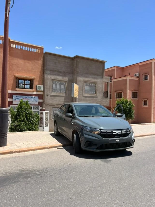 Rent Dacia Logan  – Marrakech ouarzazate - cars for rent in ouarzazate - RENTS.ma