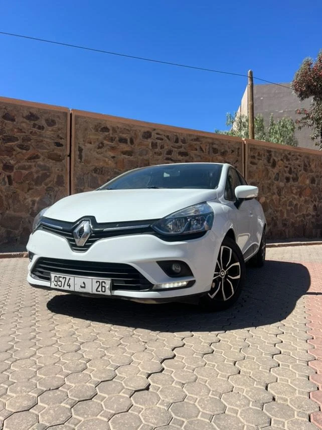 Rent Renault Clio 4  – Marrakech & Ouarzazate - cars for rent in ouarzazate - RENTS.ma