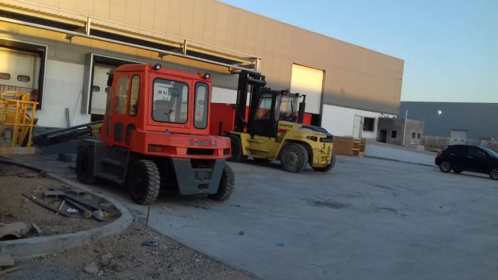 Chariot yassir -  Machinery rental tangier - engins for rent in tangier - RENTS.ma