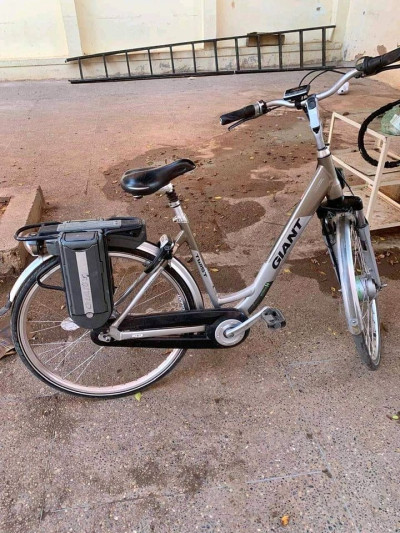 Velo electric bon etat avec 2 battery et charger original - bicycles for rent in marrakech - RENTS.ma