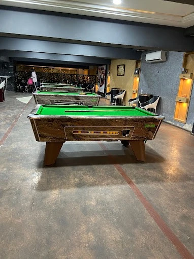 Crown Pool Fes – The Art of Precision and Strategy - billiard for rent in fes - RENTS.ma
