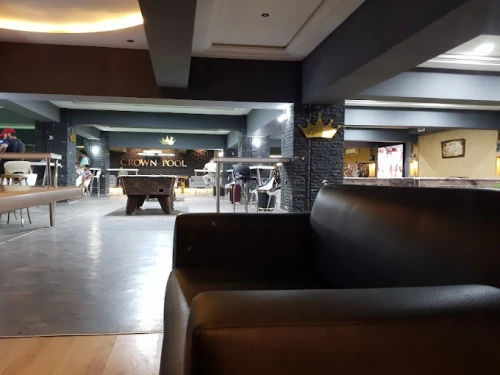 Crown Pool Fes – The Art of Precision and Strategy - billiard for rent in fes - RENTS.ma