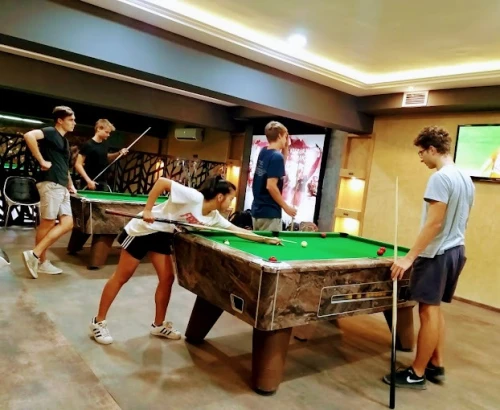 Crown Pool Fes – The Art of Precision and Strategy - billiard for rent in fes - RENTS.ma