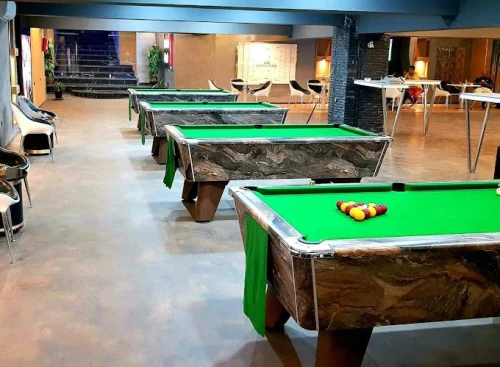 Crown Pool Fes – The Art of Precision and Strategy - billiard for rent in fes - RENTS.ma