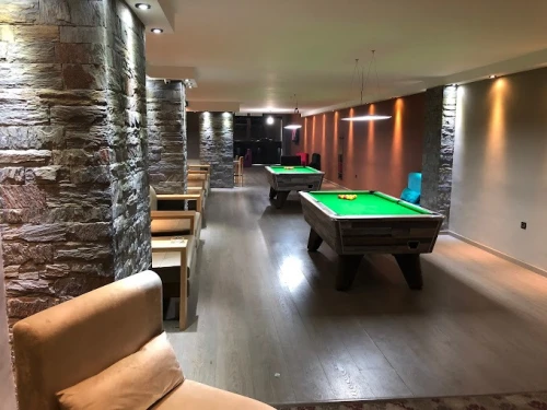 John Parris Club – Premium Pool Hall in Fes - billiard for rent in fes - RENTS.ma