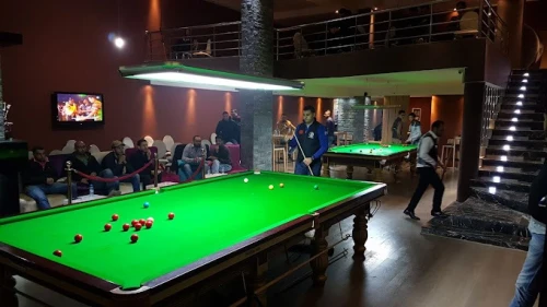 John Parris Club – Premium Pool Hall in Fes - billiard for rent in fes - RENTS.ma