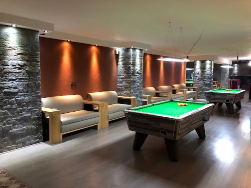 John Parris Club – Premium Pool Hall in Fes - billiard for rent in fes - RENTS.ma